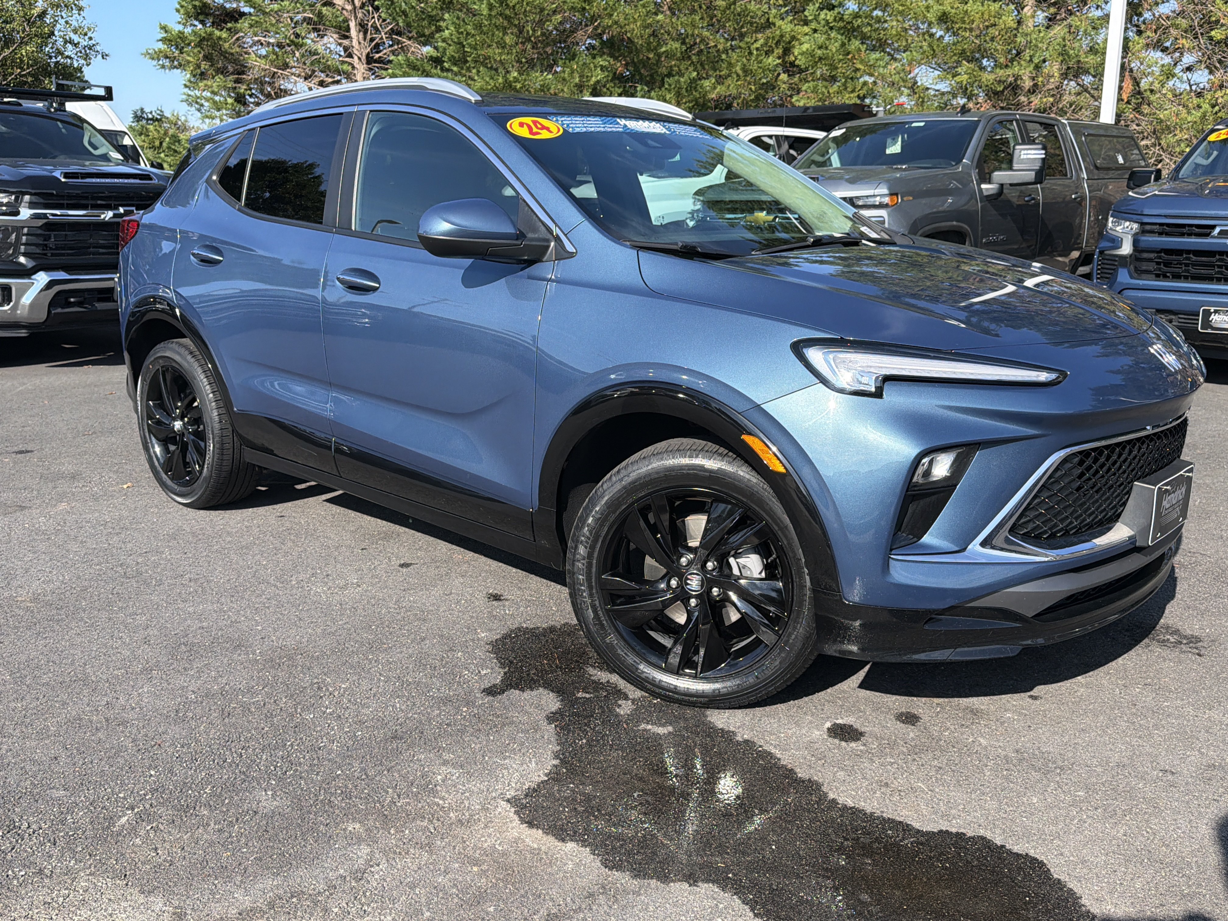 Used 2024 Buick Encore GX Sport Touring AWD/4WD image 2