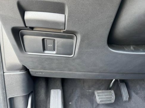 Used 2025 Land Rover Discovery Sport S image 29