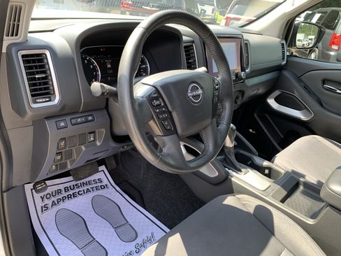 Used 2023 Nissan Frontier SV w/ SV Convenience Package RWD image 12