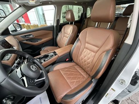 Used 2024 Nissan Rogue Platinum image 15