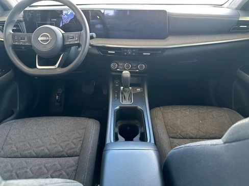 Used 2025 Nissan Kicks SV w/ SV Premium Package FWD image 11