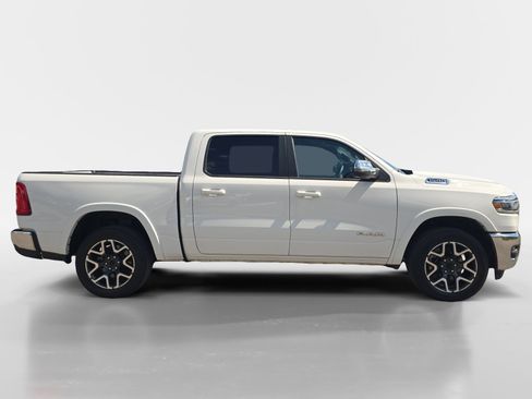 Used 2025 RAM 1500 Laramie AWD/4WD image 7