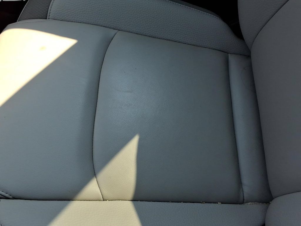 Used 2025 Nissan Pathfinder SL FWD image 25
