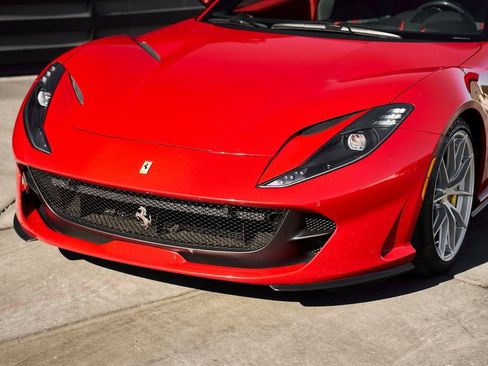Used 2018 Ferrari 812 Superfast Base image 6