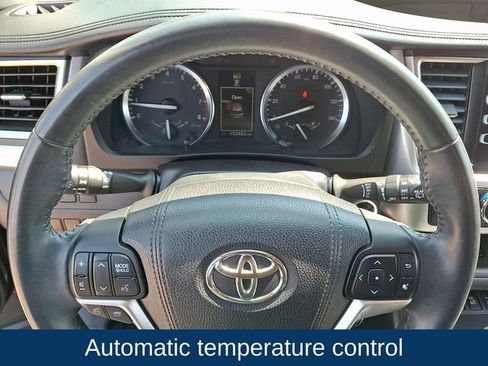 Used 2016 Toyota Highlander XLE AWD/4WD image 4