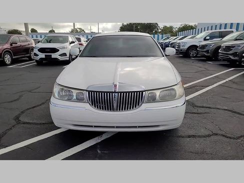 Used 2001 Lincoln Town Car Executive image 32