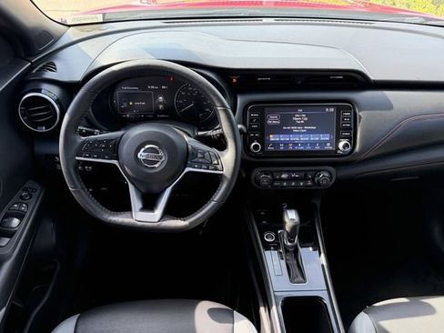 Used 2021 Nissan Kicks SR w/ SR Premium Package image 9
