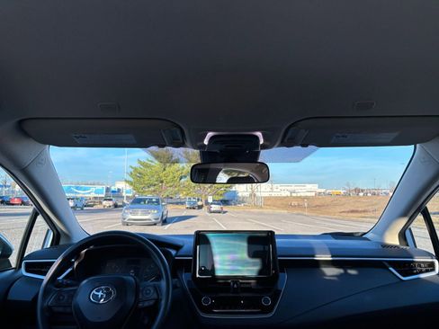 Used 2025 Toyota Corolla LE image 32