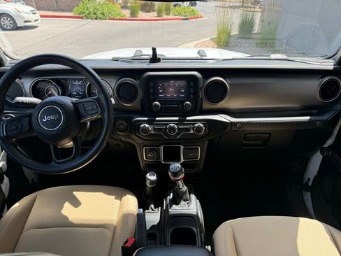 Used 2020 Jeep Gladiator Sport image 11