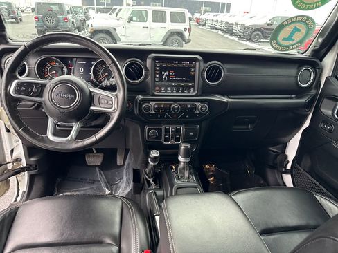 Used 2022 Jeep Wrangler Unlimited Sahara w/ Cold Weather Group image 19