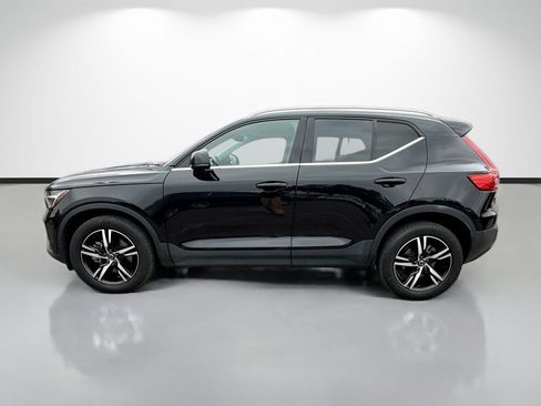 Used 2023 Volvo XC40 B5 Plus AWD/4WD image 6