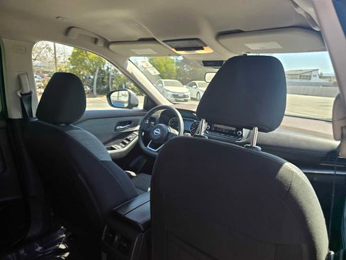 Used 2023 Nissan Rogue SV image 16