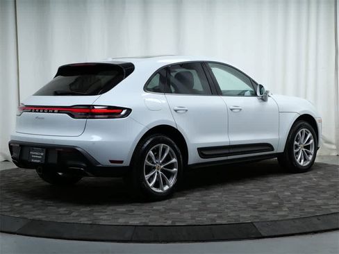 Used 2025 Porsche Macan image 5