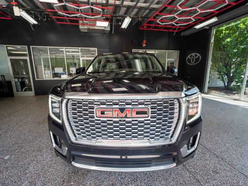 Used 2023 GMC Yukon XL Denali AWD/4WD image 6