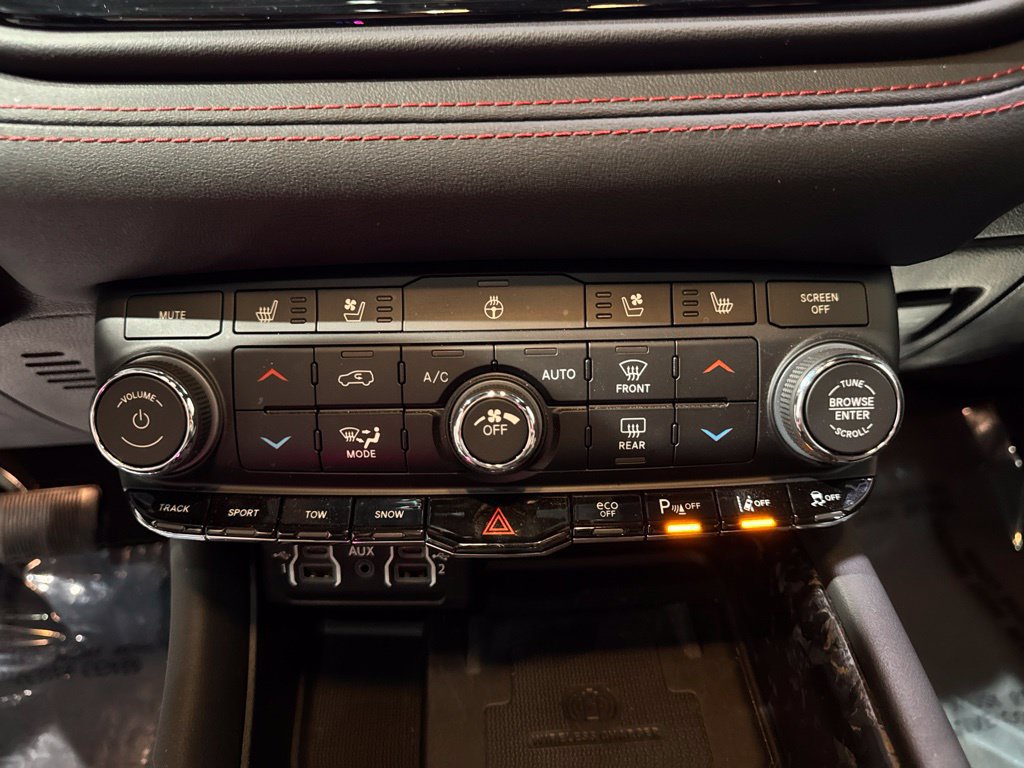 Used 2023 Dodge Durango R/T w/ Tow 'N Go Group AWD/4WD image 18