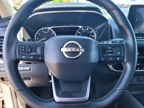Used 2025 Nissan Rogue SV w/ SV Premium Package FWD image 33