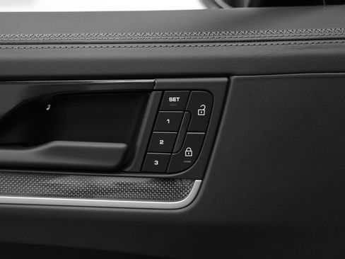 New 2025 Porsche Cayenne Turbo image 41