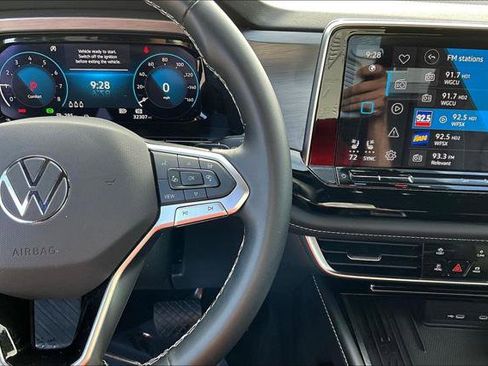 Certified 2025 Volkswagen Atlas Cross Sport SE AWD/4WD image 25