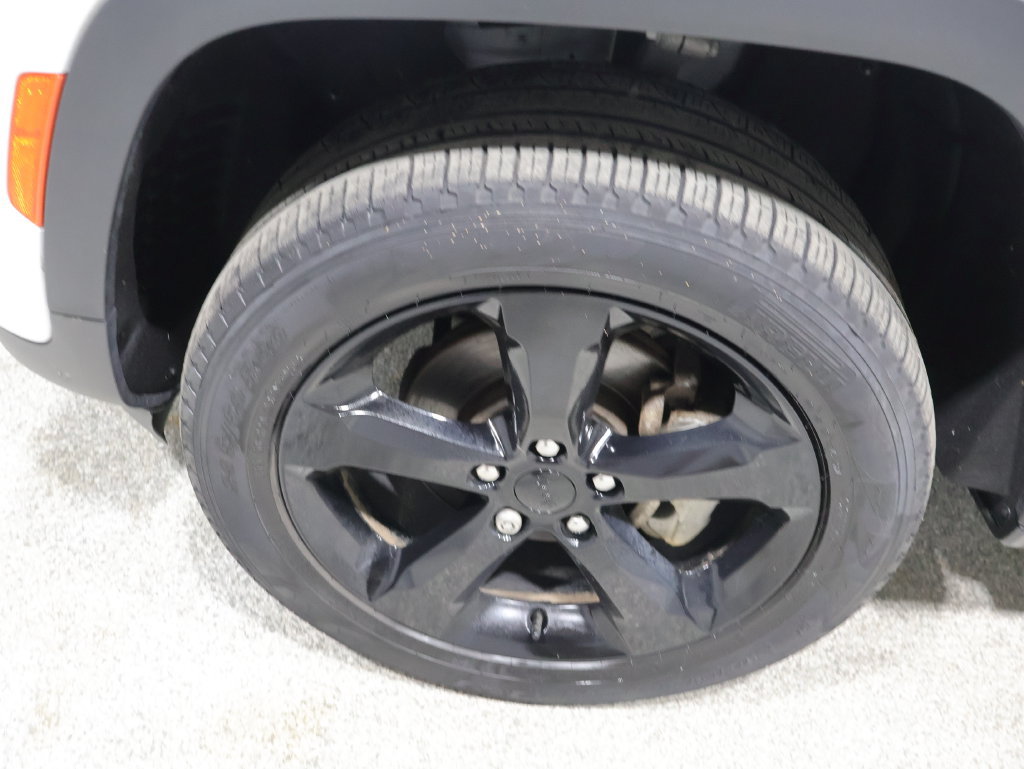 Certified 2024 Jeep Grand Cherokee Limited w/ Black Appearance Package AWD/4WD image 11