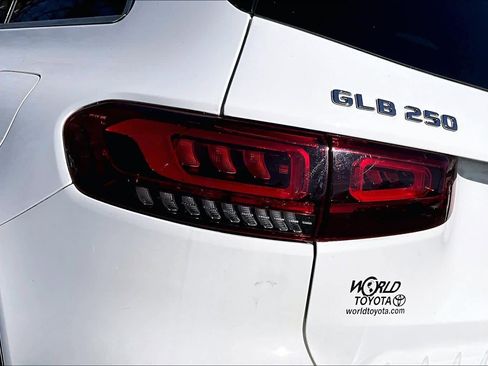 Used 2022 Mercedes-Benz GLB 250 image 28