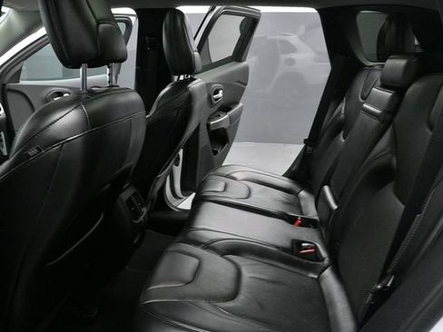 Used 2019 Jeep Cherokee Limited image 19