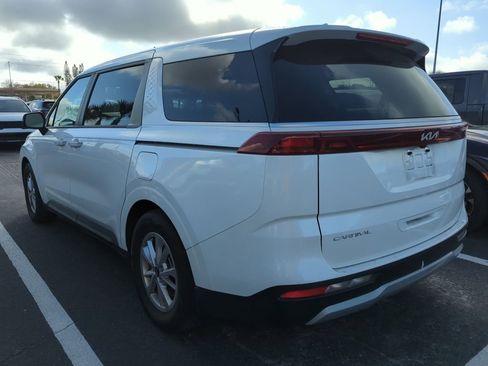 Used 2023 Kia Carnival LX image 8