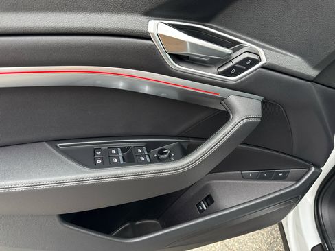 Used 2022 Audi e-tron Premium w/ Convenience Plus Package image 21