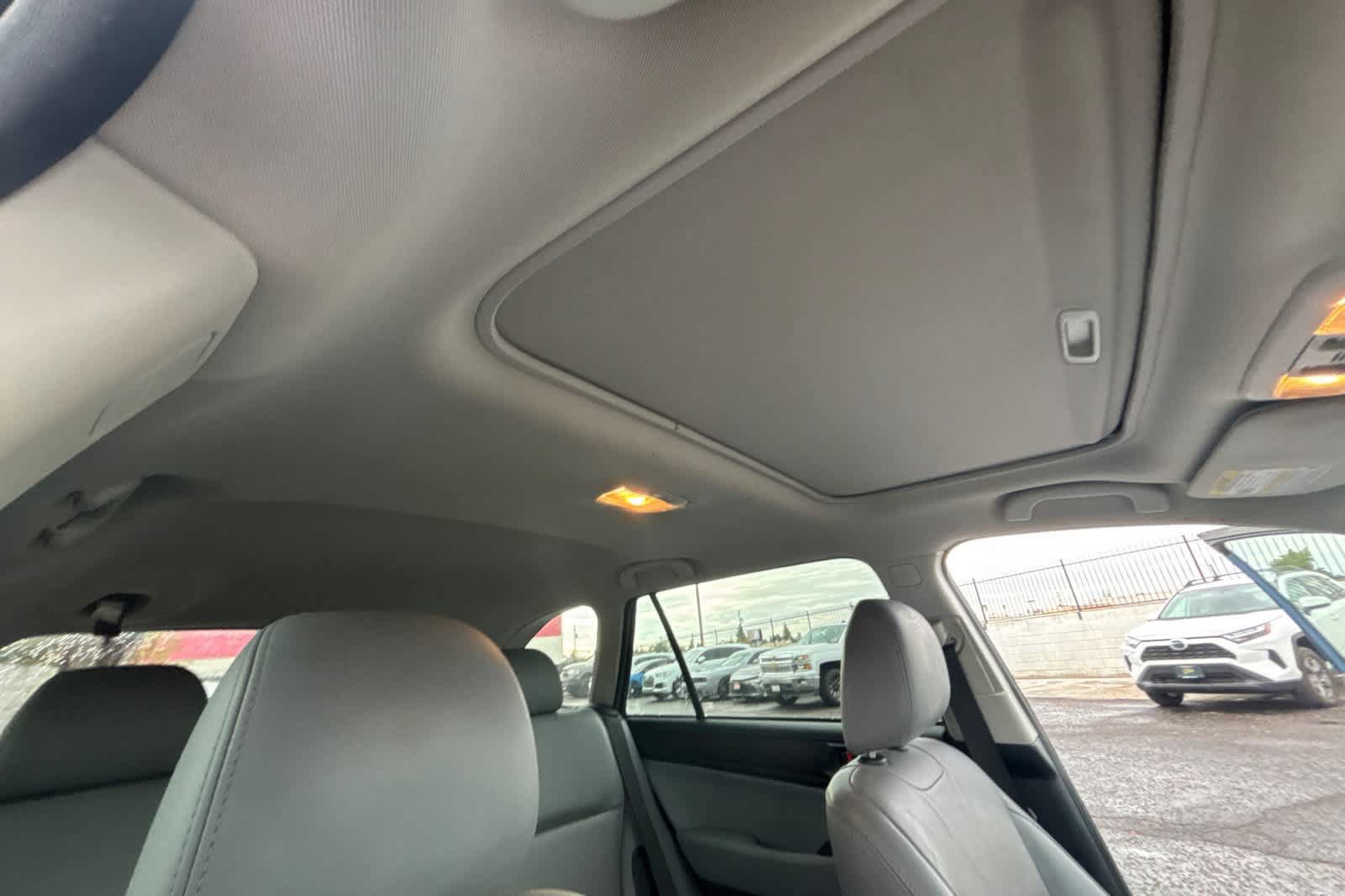 Used 2019 Subaru Outback 2.5i Limited AWD/4WD image 18