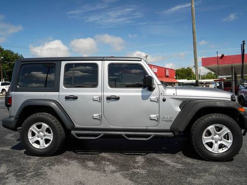 Used 2018 Jeep Wrangler Unlimited Sport AWD/4WD image 3