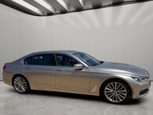 Used 2018 BMW 750i RWD image 7