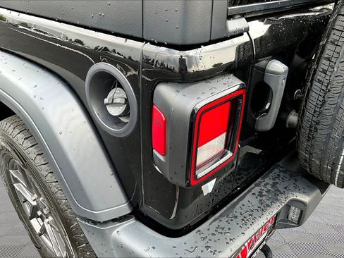 Used 2024 Jeep Wrangler Sport AWD/4WD image 20