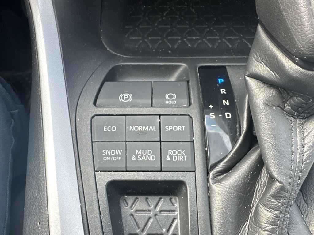 Used 2021 Toyota RAV4 XLE w/ Carpet Mat Package (TMS) AWD/4WD image 50