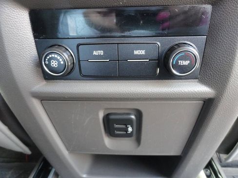 Used 2019 Chevrolet Traverse LT image 29