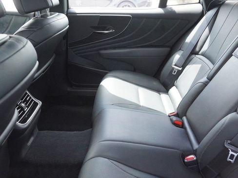 Used 2024 Lexus LS 500 RWD image 11