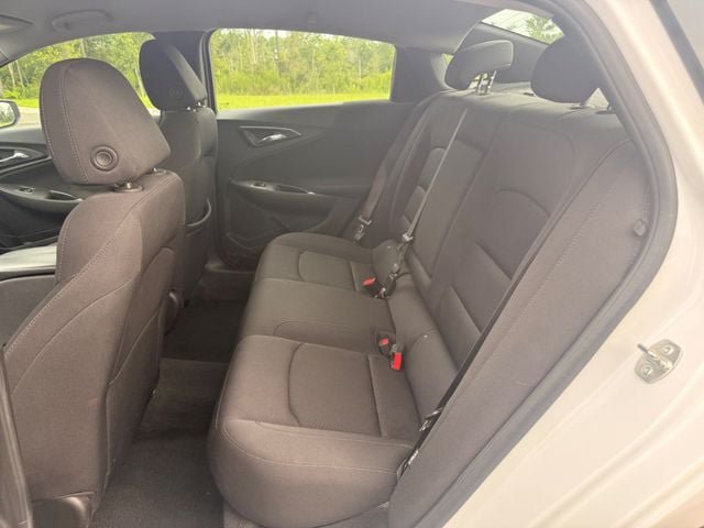 Used 2025 Chevrolet Malibu LT FWD image 9