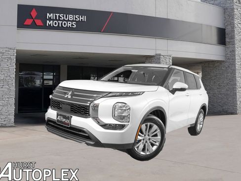 New 2026 Mitsubishi Outlander ES image 1
