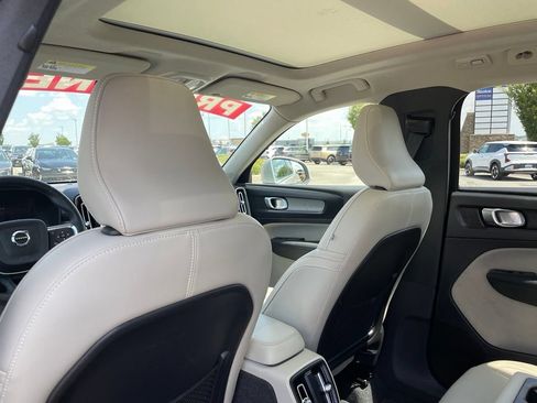 Used 2023 Volvo XC40 B5 Plus AWD/4WD image 27