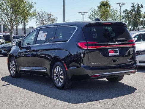 Certified 2023 Chrysler Pacifica Limited image 6