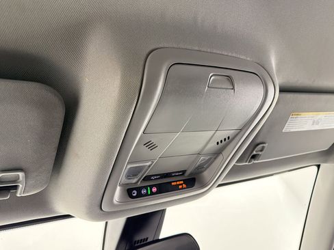 Used 2021 GMC Acadia SLE w/ Driver Convenience Package image 16