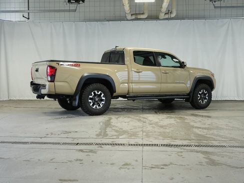 Used 2019 Toyota Tacoma TRD Off-Road w/ Technology Package image 5