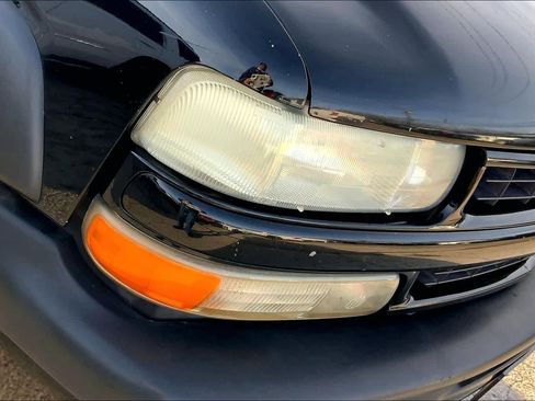 Used 2004 Chevrolet Suburban Z71 w/ Preferred Equipment Group image 27