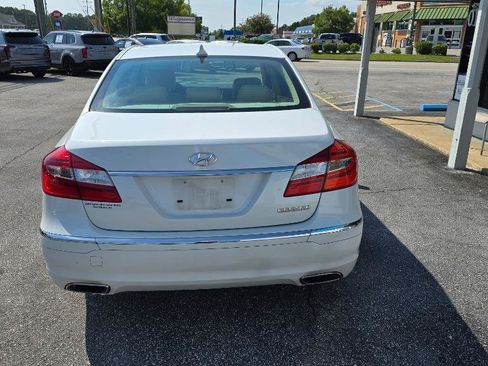 Used 2013 Hyundai Genesis 3.8 RWD image 7