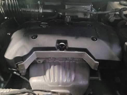 Used 2021 GMC Acadia SLE FWD image 30