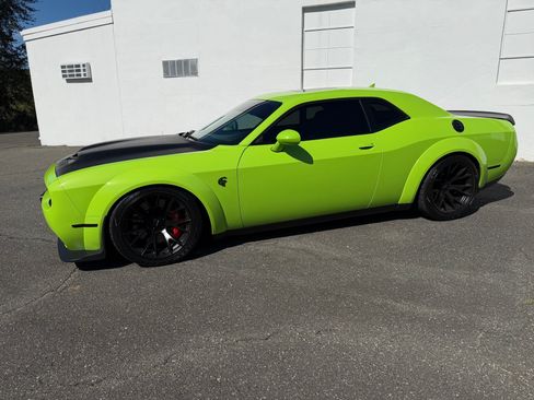 Used 2019 Dodge Challenger SRT Hellcat RWD image 3