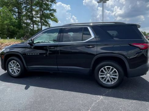Used 2022 Chevrolet Traverse LT FWD image 6