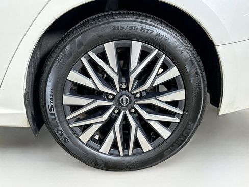 Used 2024 Nissan Altima 2.5 SV image 11