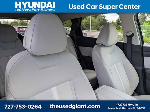 Certified 2025 Hyundai Tucson SEL FWD image 6