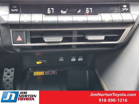 Used 2025 Toyota Camry SE image 20