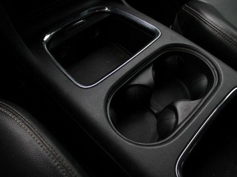 Used 2016 Dodge Grand Caravan SXT image 9