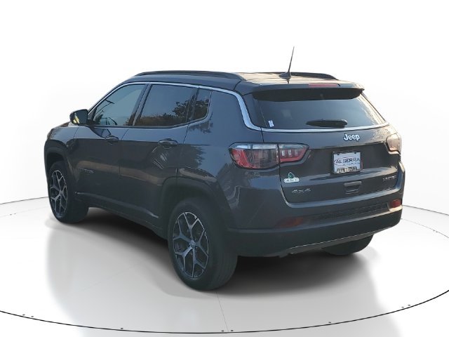Used 2024 Jeep Compass Limited AWD/4WD image 3